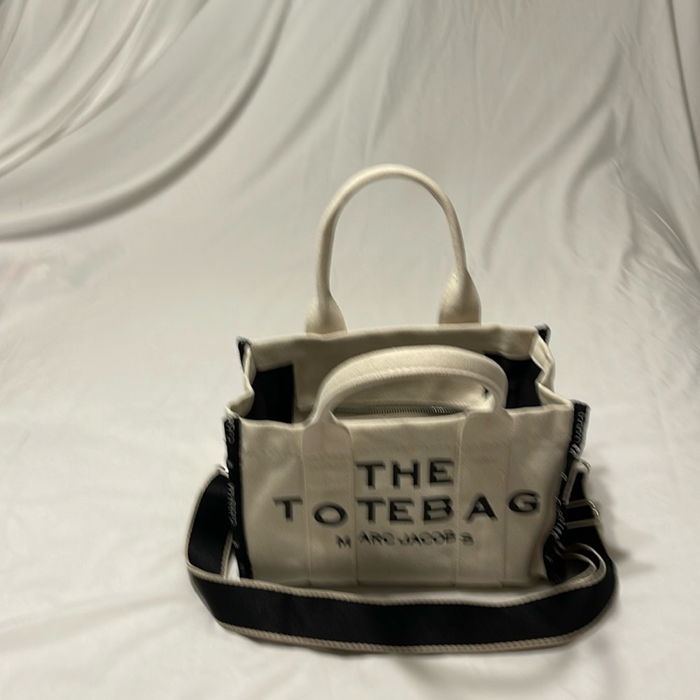 Marc Jacob’s the tote bag 10x8